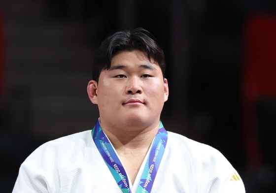 동메달 목에 건 김민종