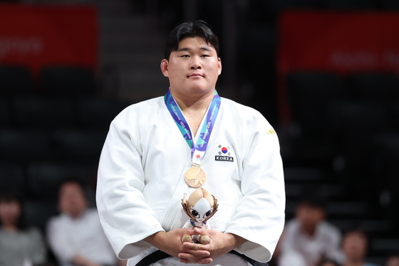 동메달 목에 건 김민종