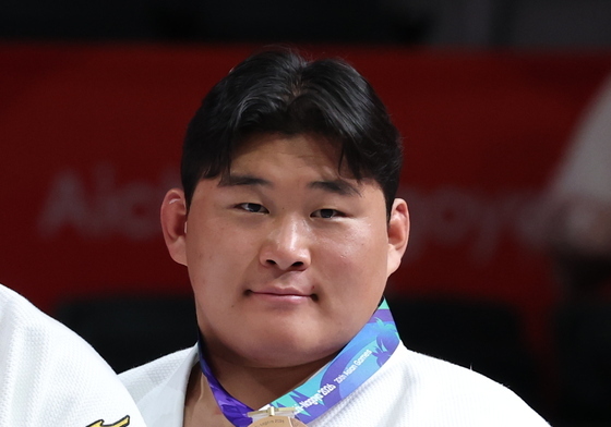 동메달 목에 건 김민종