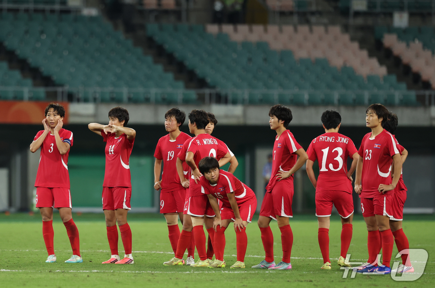 (신화=뉴스1) = 북한 여자축구대표팀이 2일 시즈오카 스타디움 에코파에서 열린 2026 아이치·나고야 아시안게임 여자축구 결승전에서 일본을 상대로 2-2로 비긴 뒤 승부차기에서 …