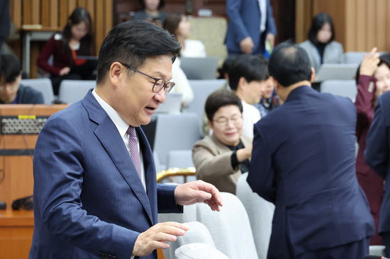 국정감사 대책회의 참석하는 정점식