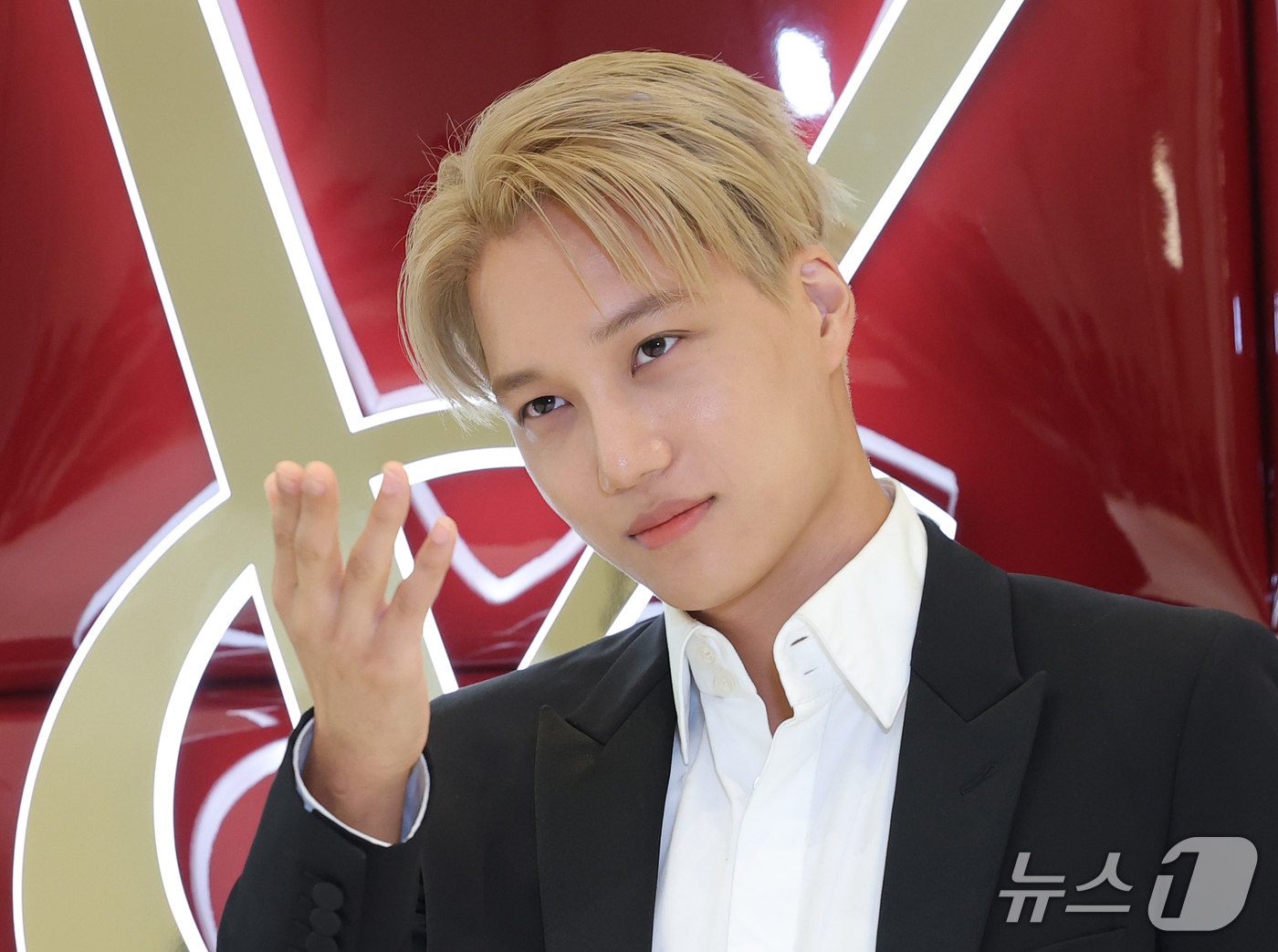 (서울=뉴스1) 권현진 기자 = 엑소 카이가 20일 서울 영등포구 더현대 서울에서 열린 '입생로랑 뷰티 홀리데이 쇼' 팝업 행사에 참석해 포즈를 취하고 있다. 2026.10.20/ …