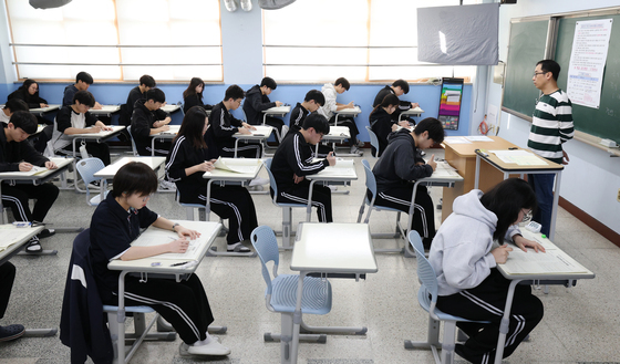 수능 전 마지막 학력평가 치르는 고3 학생