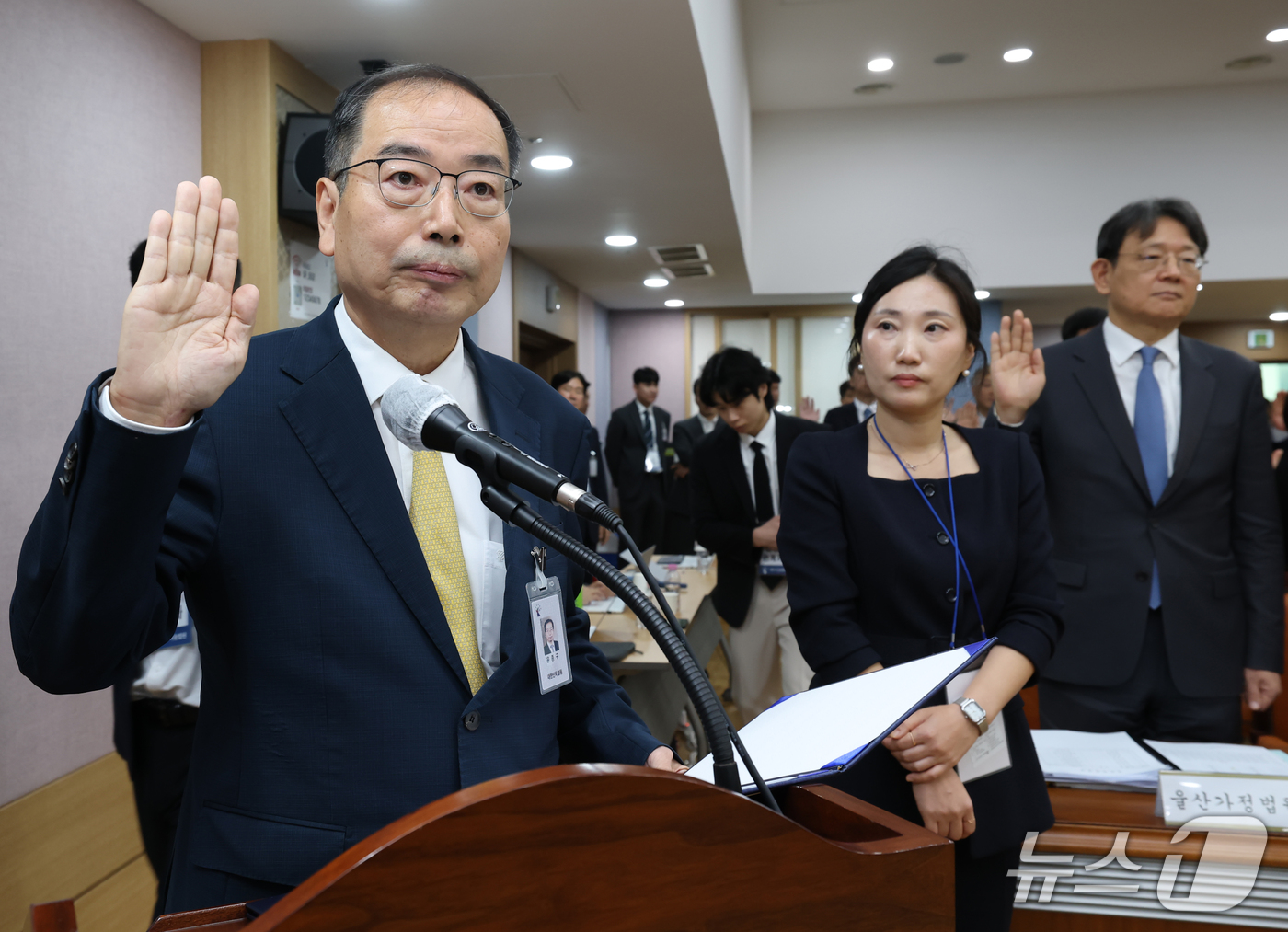 (대구=뉴스1) 공정식 기자 = 윤종구 대구고등법원장이 20일 대구 수성구 범어동 대구고등법원에서 열린 국회 법제사법위원회(법사위)의 대구고등·지방·가정·회생법원, 부산고등·지방· …