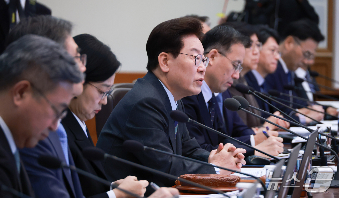 (서울=뉴스1) 허경 기자 = 이재명 대통령이 20일 청와대에서 열린 국무회의에서 발언하고 있다. (청와대통신사진기자단) 2026.10.20/뉴스1
