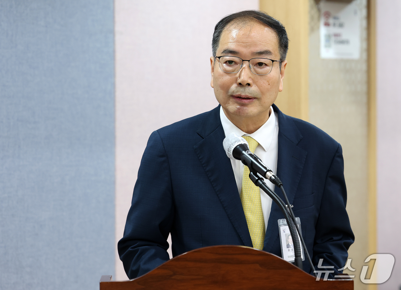 (대구=뉴스1) 공정식 기자 = 윤종구 대구고등법원장이 20일 대구 수성구 범어동 대구고등법원에서 열린 국회 법제사법위원회(법사위)의 대구고등·지방·가정·회생법원, 부산고등·지방· …