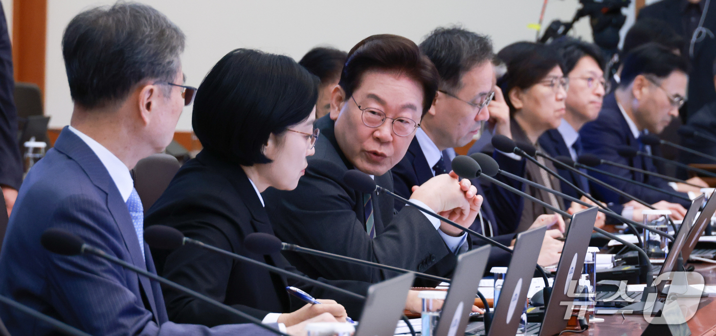 (서울=뉴스1) 허경 기자 = 이재명 대통령이 20일 청와대에서 열린 국무회의에서 발언하고 있다. (청와대통신사진기자단) 2026.10.20/뉴스1