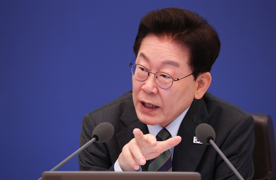 李대통령 "우주발사체 안보와 직결…투자 대폭 확대해야"