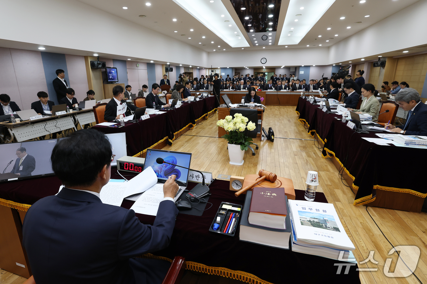 (대구=뉴스1) 공정식 기자 = 20일 대구 수성구 범어동 대구고등법원에서 열린 국회 법제사법위원회(법사위)의 대구고등·지방·가정·회생법원, 부산고등·지방·가정·회생법원, 울산지방 …