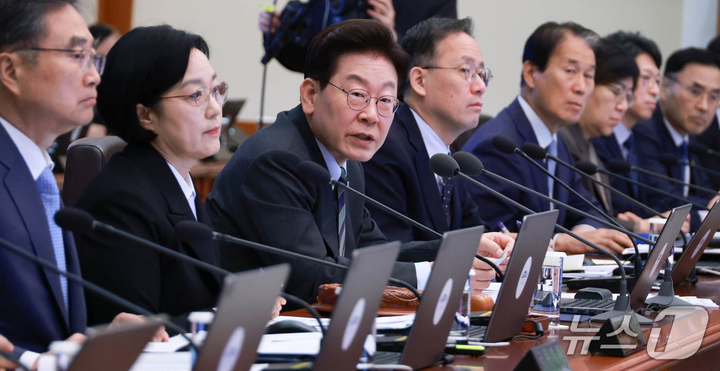 (서울=뉴스1) 허경 기자 = 이재명 대통령이 20일 청와대에서 열린 국무회의에서 발언하고 있다. (청와대통신사진기자단) 2026.10.20/뉴스1