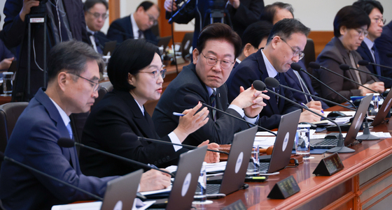 한성숙 총리 바라보는 이재명 대통령