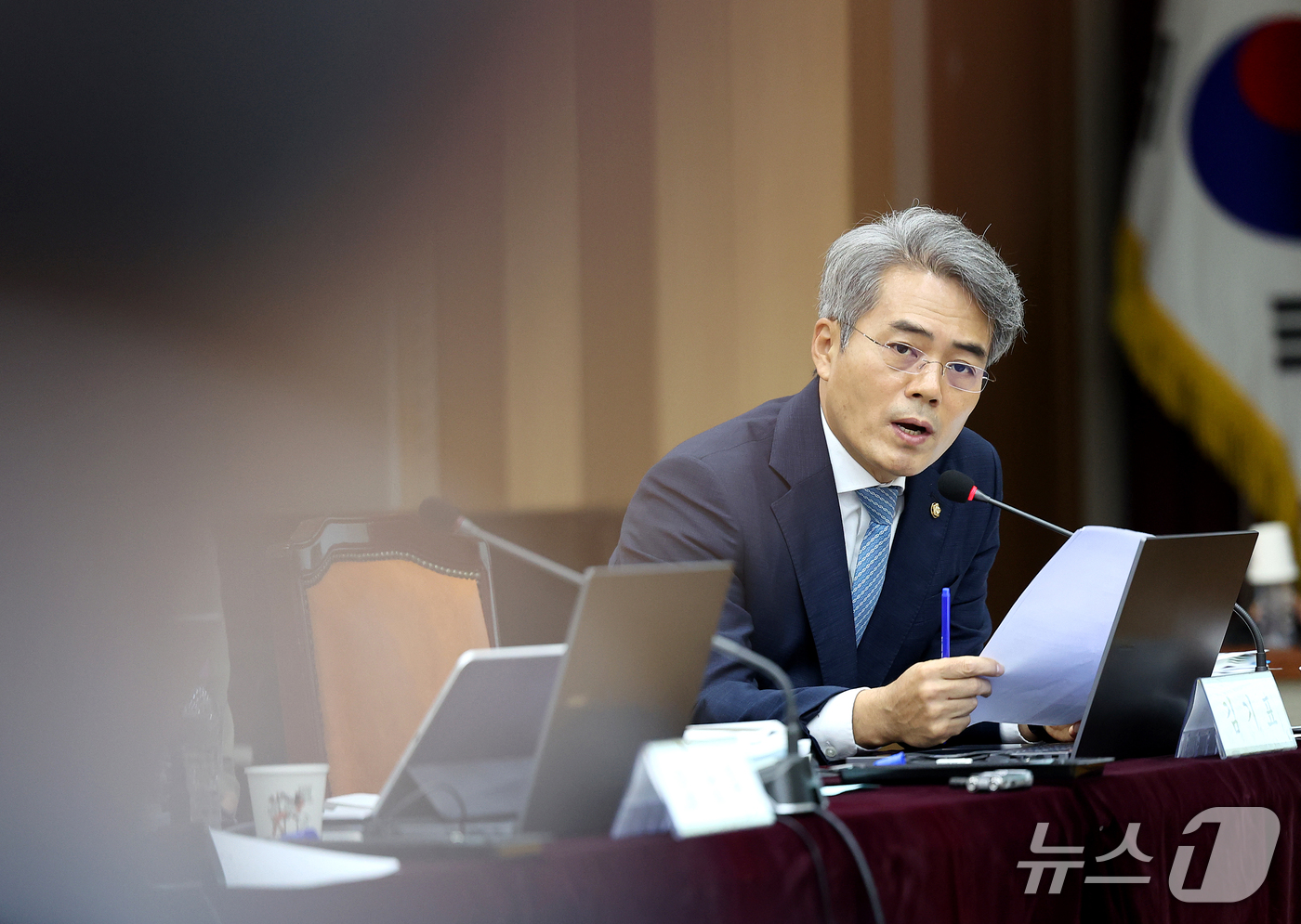 (대구=뉴스1) 공정식 기자 = 김기표 더불어민주당 의원이 20일 대구 수성구 범어동 대구고등법원에서 열린 국회 법제사법위원회(법사위)의 대구고등·지방·가정·회생법원, 부산고등·지 …