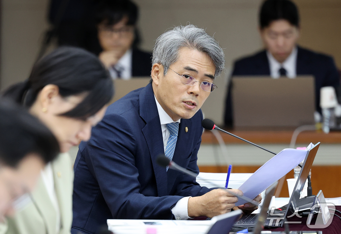 (대구=뉴스1) 공정식 기자 = 김기표 더불어민주당 의원이 20일 대구 수성구 범어동 대구고등법원에서 열린 국회 법제사법위원회(법사위)의 대구고등·지방·가정·회생법원, 부산고등·지 …