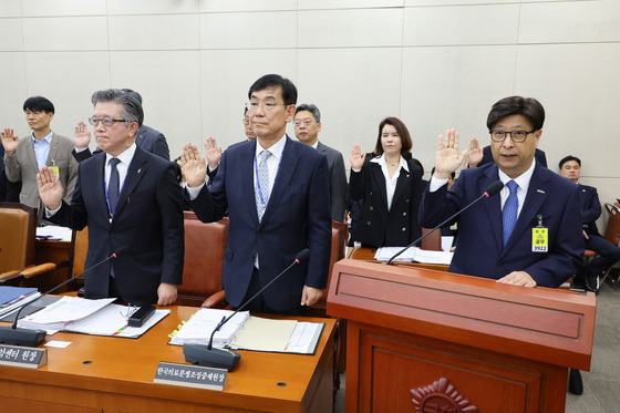 [국감] 증인 선서하는 고상백 원장