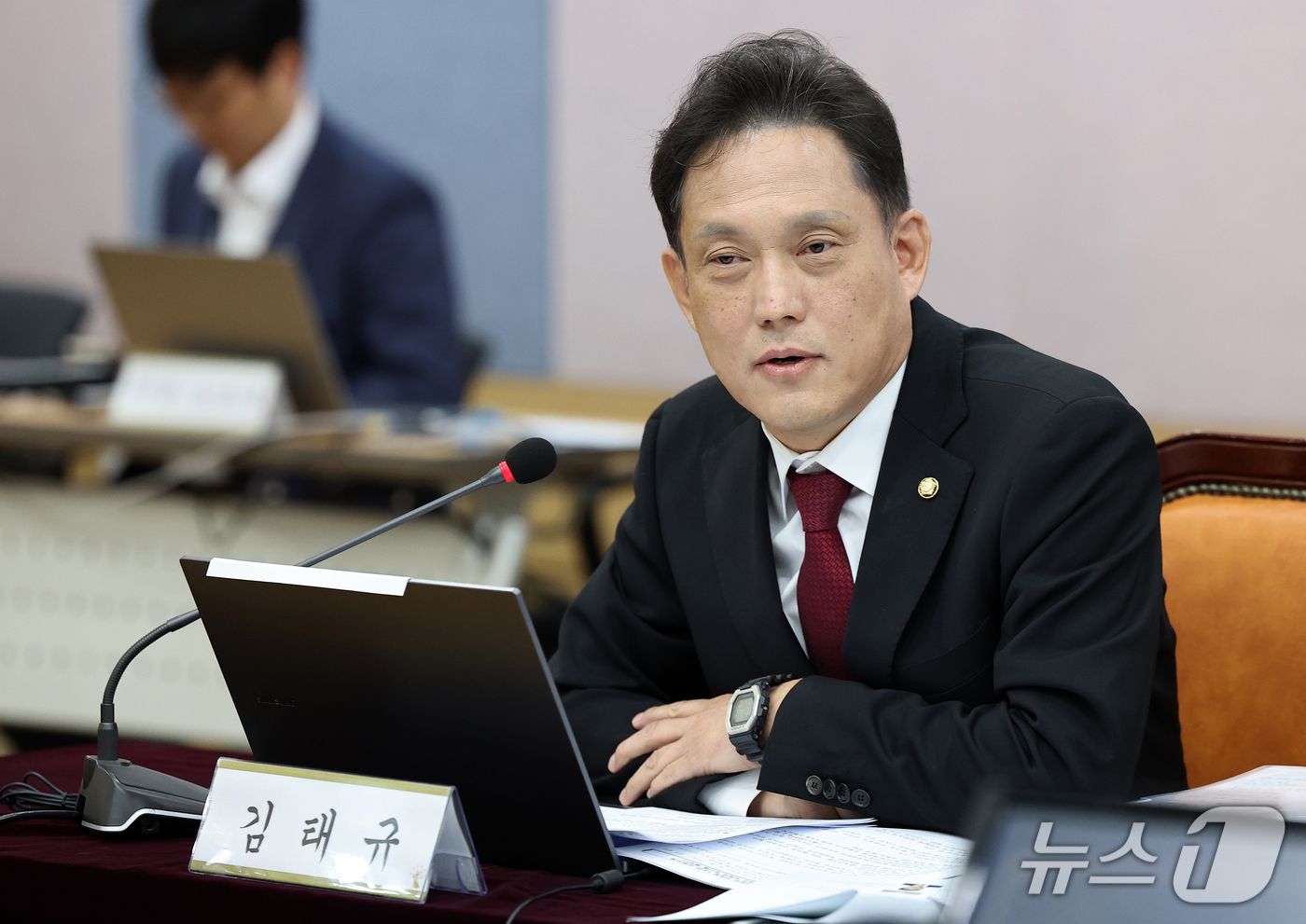 (대구=뉴스1) 공정식 기자 = 김태규 국민의힘 의원이 20일 대구 수성구 범어동 대구고등법원에서 열린 국회 법제사법위원회(법사위)의 대구고등·지방·가정·회생법원, 부산고등·지방· …