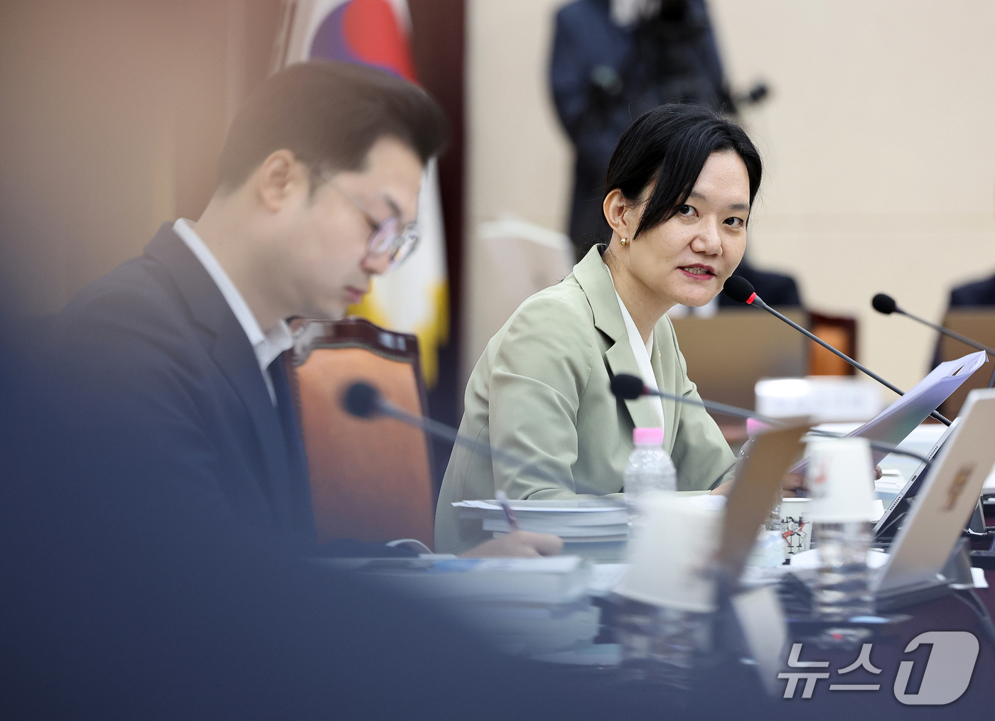 (대구=뉴스1) 공정식 기자 = 김남희 더불어민주당 의원이 20일 대구 수성구 범어동 대구고등법원에서 열린 국회 법제사법위원회(법사위)의 대구고등·지방·가정·회생법원, 부산고등·지 …
