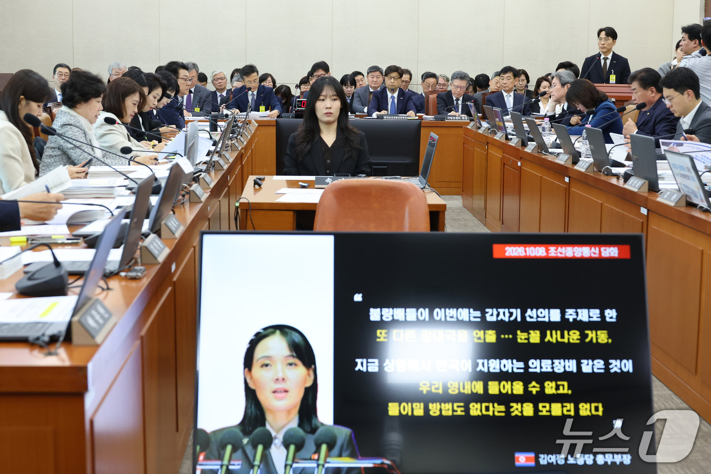 (서울=뉴스1) 신웅수 기자 = 백관백 한국국제보건의료재단 이사장 직무대행이 20일 서울 여의도 국회에서 열린 보건복지위원회의 한국보건산업진흥원 등에 대한 국정감사에서 의원 질의에 …
