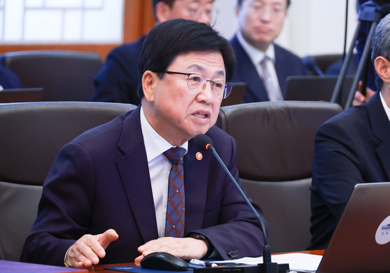 보고하는 최교진 교육부 장관
