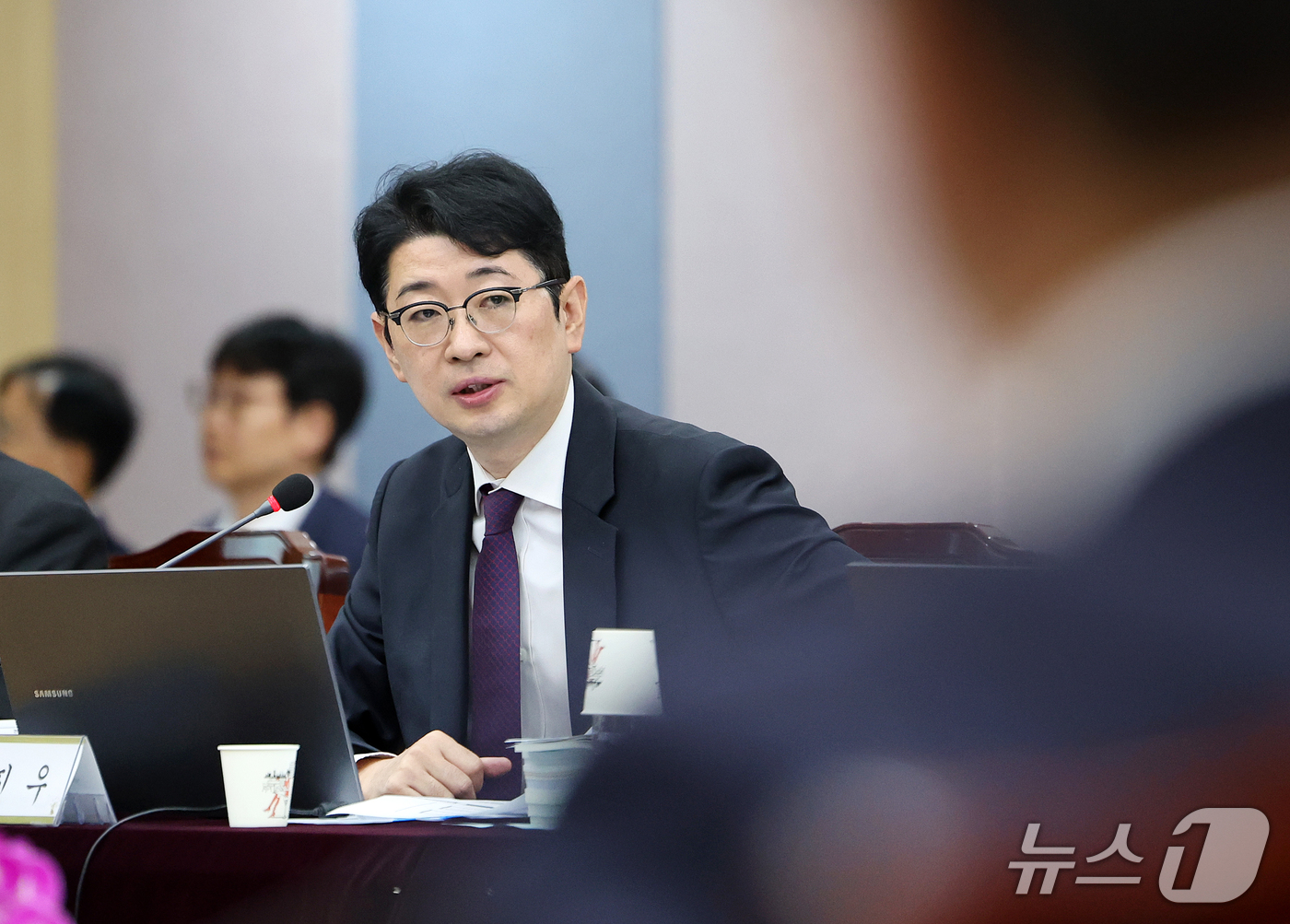 (대구=뉴스1) 공정식 기자 = 주진우 국민의힘 의원이 20일 대구 수성구 범어동 대구고등법원에서 열린 국회 법제사법위원회(법사위)의 대구고등·지방·가정·회생법원, 부산고등·지방· …