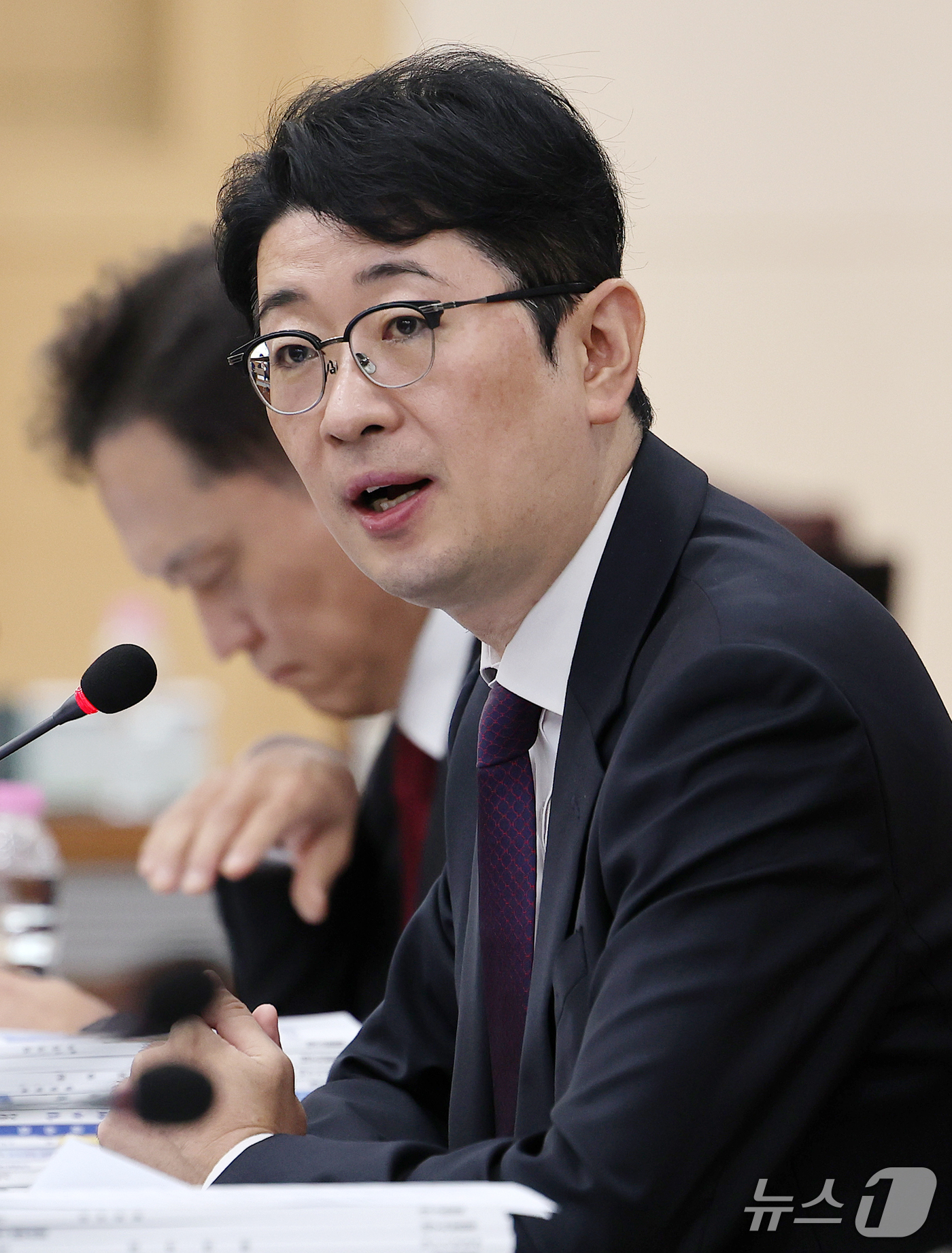 (대구=뉴스1) 공정식 기자 = 주진우 국민의힘 의원이 20일 대구 수성구 범어동 대구고등법원에서 열린 국회 법제사법위원회(법사위)의 대구고등·지방·가정·회생법원, 부산고등·지방· …