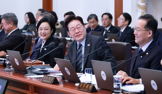 미소 짓는 이재명 대통령