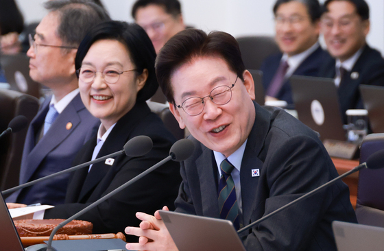 이재명 대통령 '발언하며 미소'