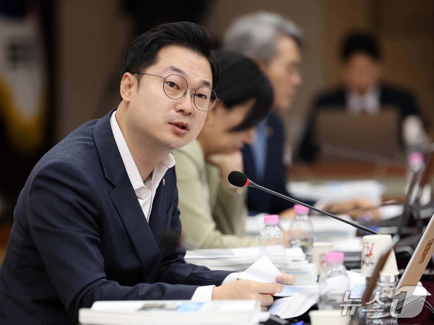 (대구=뉴스1) 공정식 기자 = 김동아 더불어민주당 의원이 20일 대구 수성구 범어동 대구고등법원에서 열린 국회 법제사법위원회(법사위)의 대구고등·지방·가정·회생법원, 부산고등·지 …