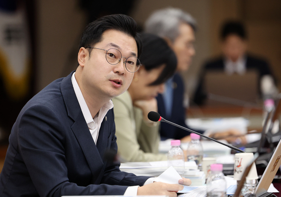돌려차기 피해자에 '언론플레이' 판사 발언…부산고법원장 "깊은 유감"