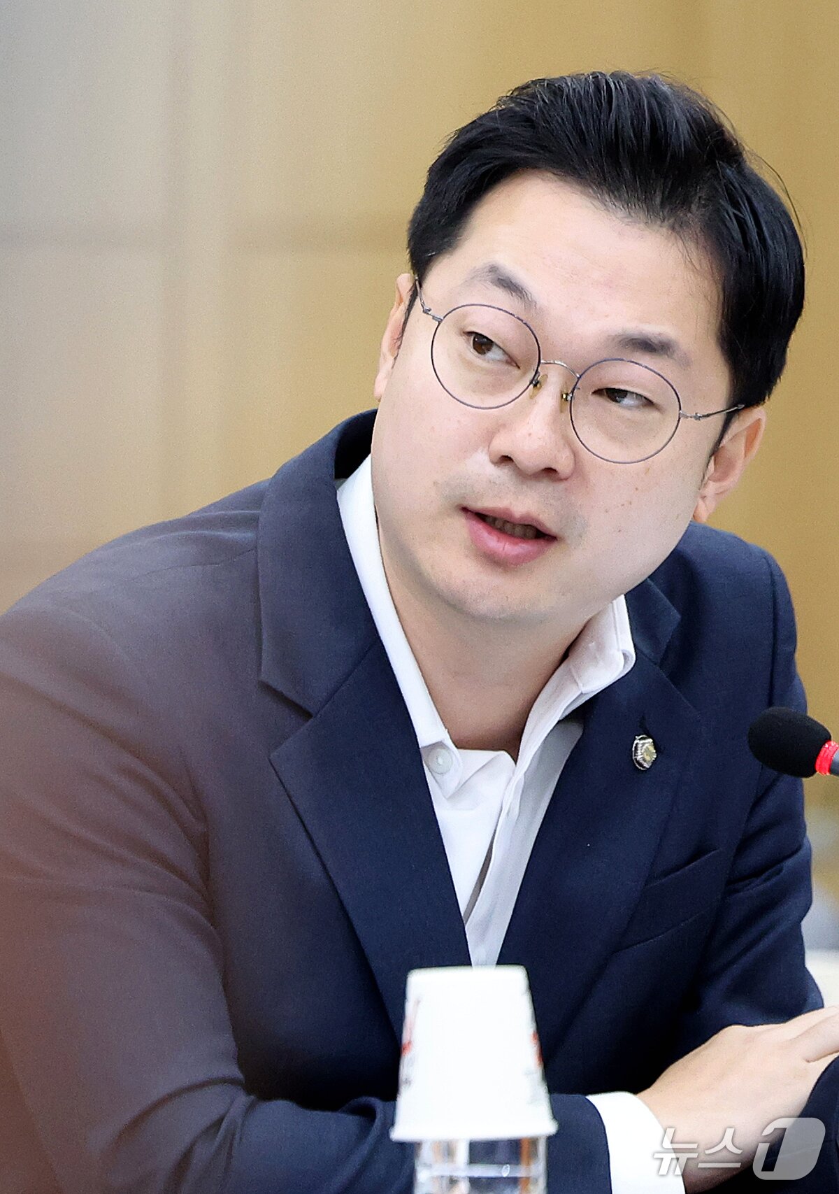 본문 이미지 - 김동아 더불어민주당 의원이 20일 대구 수성구 범어동 대구고등법원에서 열린 국회 법제사법위원회(법사위)의 대구고등·지방·가정·회생법원, 부산고등·지방·가정·회생법원, 울산지방·가정법원, 창원지방법원에 대한 2026년도 국정감사에서 질의하고 있다. 2026.10.20 ⓒ 뉴스1 공정식 기자