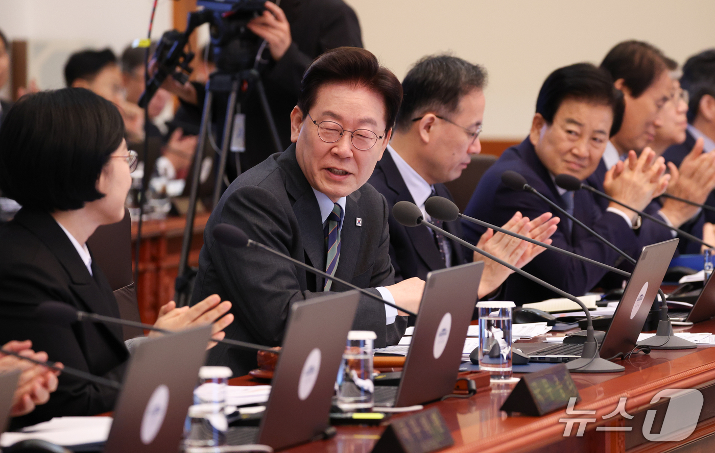 (서울=뉴스1) 허경 기자 = 이재명 대통령이 20일 청와대에서 열린 국무회의에서 발언하고 있다. (청와대통신사진기자단) 2026.10.20/뉴스1