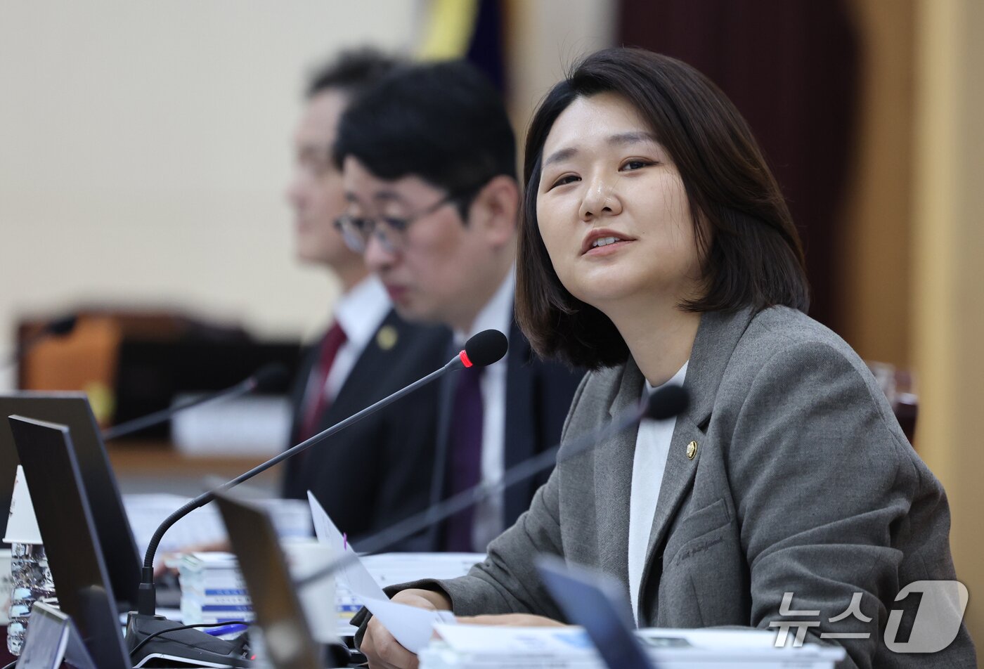 본문 이미지 - 손솔 진보당 의원이 20일 대구 수성구 범어동 대구고등법원에서 열린 국회 법제사법위원회(법사위)의 대구고등·지방·가정·회생법원, 부산고등·지방·가정·회생법원, 울산지방·가정법원, 창원지방법원에 대한 2026년도 국정감사에서 질의하고 있다. 2026.10.20 ⓒ 뉴스1 공정식 기자
