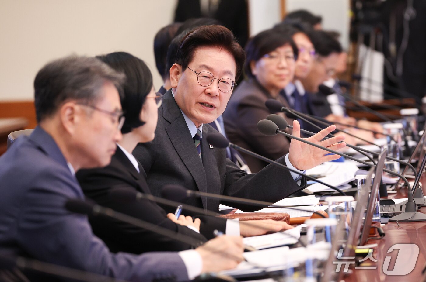 본문 이미지 - 이재명 대통령이 지난 20일 청와대에서 열린 국무회의에서 발언하고 있다. (청와대통신사진기자단) 2026.10.20 ⓒ 뉴스1 허경 기자