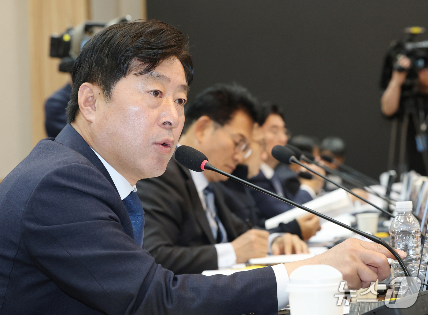 (계룡=뉴스1) 김기태 기자 = 황명선 더불어민주당 의원이 20일 충남 계룡대에서 열린 국회 국방위원회의 해군본부에 대한 국정감사에서 질의하고 있다. 2026.10.20/뉴스1