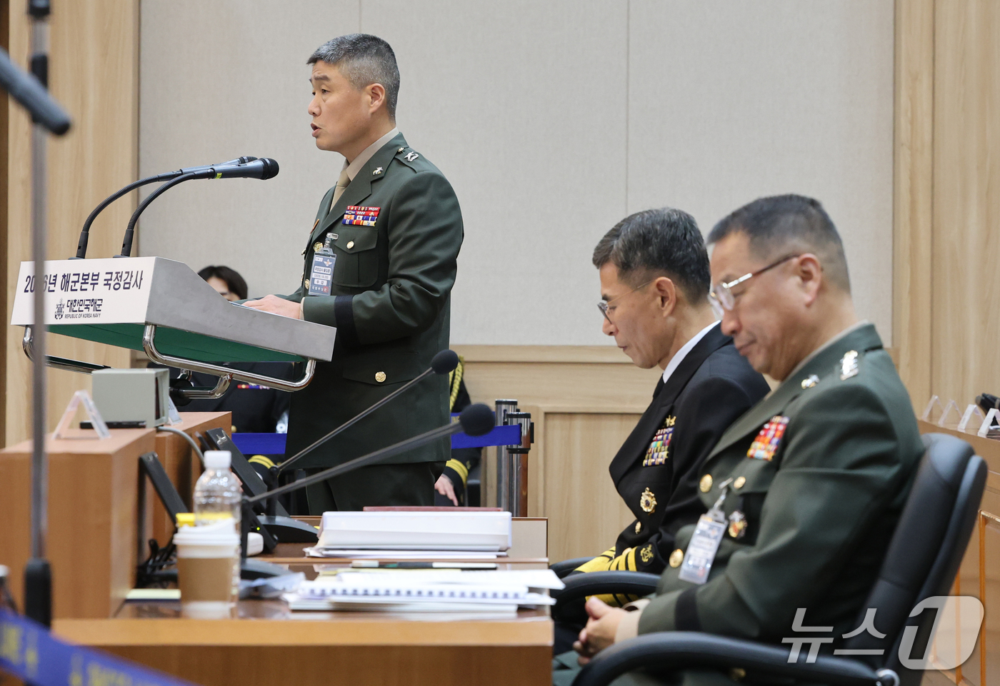 (계룡=뉴스1) 김기태 기자 = 이동향 서북도서방위사령부 참모장이 20일 충남 계룡대에서 열린 국회 국방위원회의 해군본부에 대한 국정감사에서 해병대 업무보고를 하고 있다. 2026 …