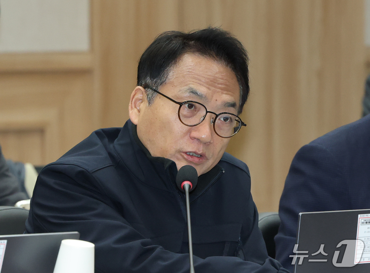 (계룡=뉴스1) 김기태 기자 = 박선원 더불어민주당 의원이 20일 충남 계룡대에서 열린 국회 국방위원회의 해군본부에 대한 국정감사에서 질의하고 있다. 2026.10.20/뉴스1