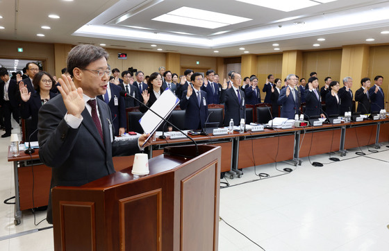 [국감] 선서하는 이원범 대전고등법원장