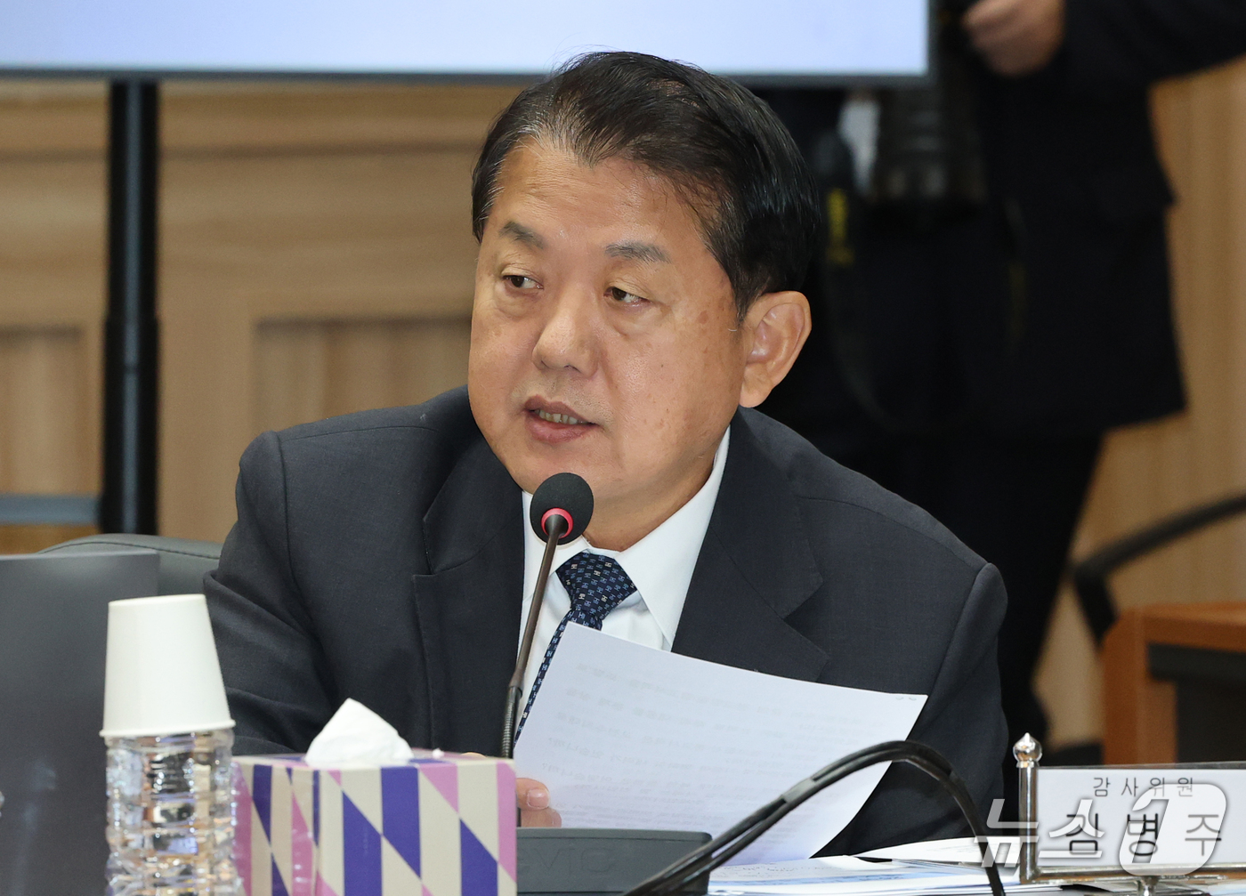 (계룡=뉴스1) 김기태 기자 = 김병주 더불어민주당 의원이 20일 충남 계룡대에서 열린 국회 국방위원회의 해군본부에 대한 국정감사에서 질의하고 있다. 2026.10.20/뉴스1
