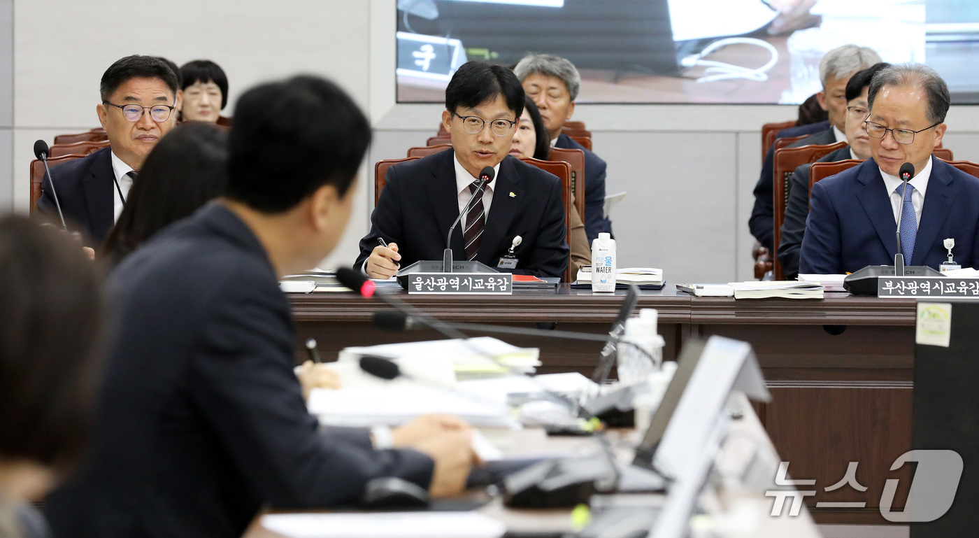 (부산=뉴스1) 윤일지 기자 = 조용식 울산교육감이 20일 부산 부산진구 부산교육청에서 열린 교육위원회의 부산교육청·울산교육청·경남교육청·대구교육청·경북교육청·강원교육청에 대한 국 …