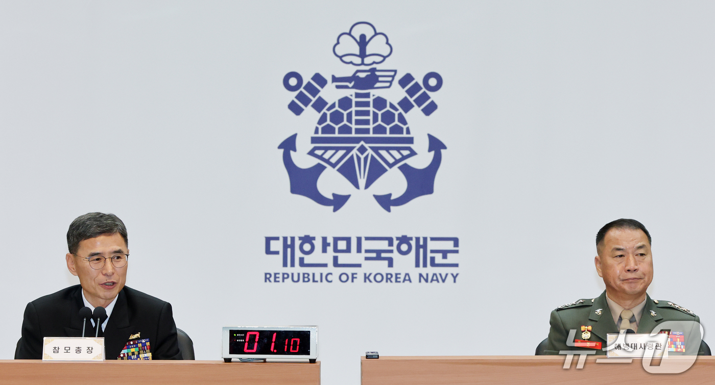 (계룡=뉴스1) 김기태 기자 = 김경률 해군 참모총장이 20일 충남 계룡대에서 열린 국회 국방위원회의 해군본부에 대한 국정감사에서 답변하고 있다. 2026.10.20/뉴스1