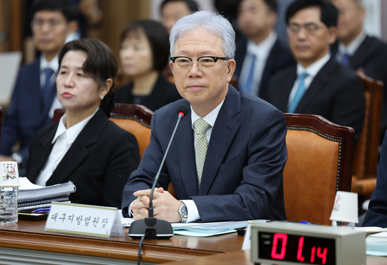 [국감] 질의 듣는 강동명 대구지법원장