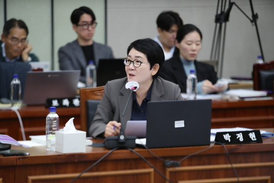 "철도고 여고생 사망 막지 못해 죄송"…경북경찰청장, 국감서 사과