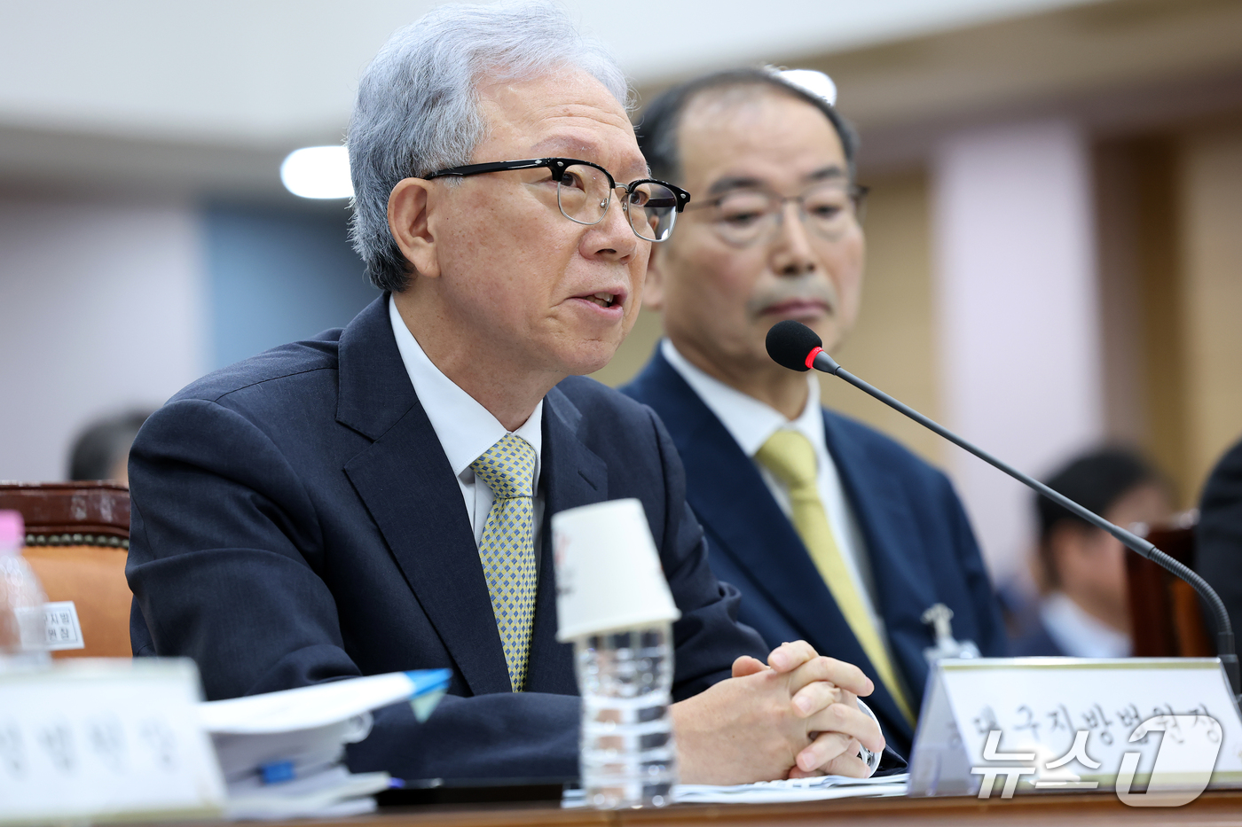(대구=뉴스1) 공정식 기자 = 강동명 대구지법원장이 20일 대구 수성구 범어동 대구고등법원에서 열린 국회 법제사법위원회(법사위)의 대구고등·지방·가정·회생법원, 부산고등·지방·가 …