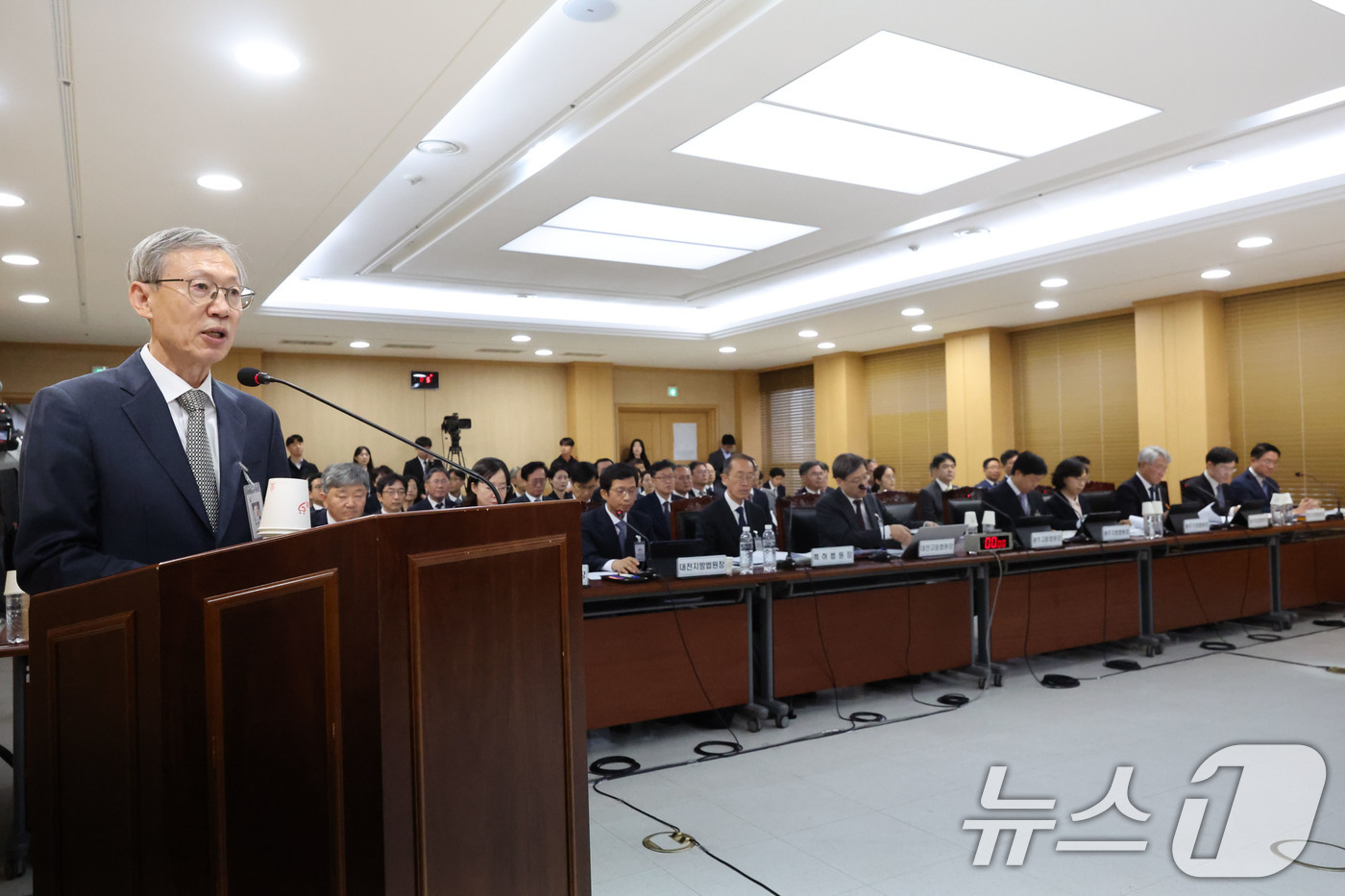 (광주=뉴스1) 박지현 기자 = 설범식 광주고등법원장이 20일  전남광주통합특별시 동구 광주고등법원에서 열린 국회 법제사법위원회(법사위)의 대전고등·지방·가정·회생법원, 광주고등· …
