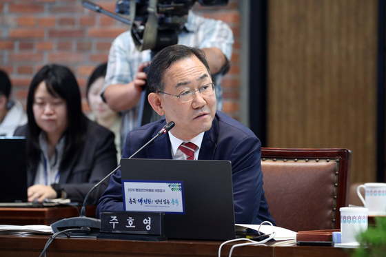 뇌물 전과에 지역구 챙기는 충북도 2급 보좌관들…국감서 뭇매