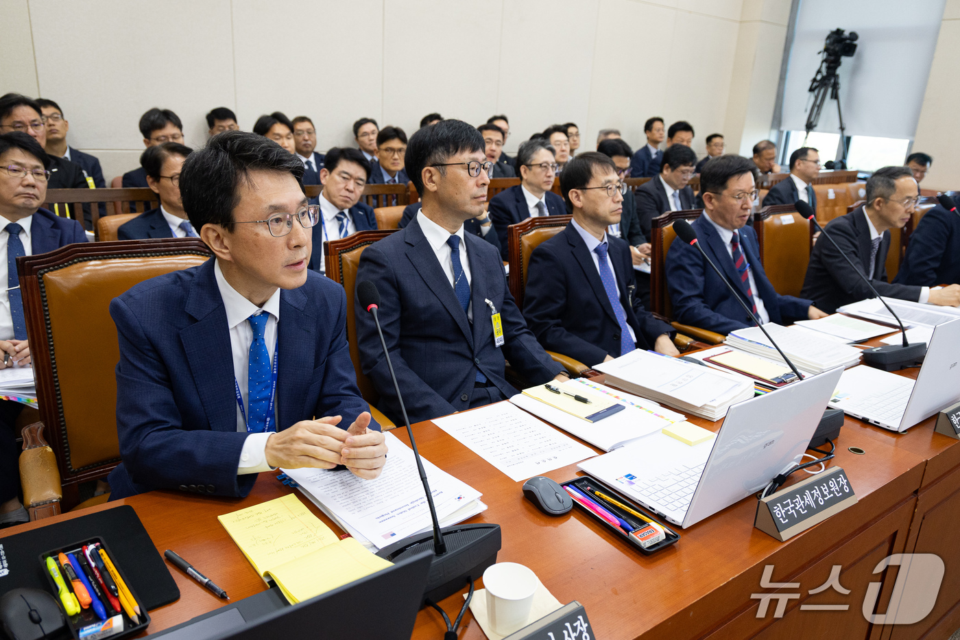 (서울=뉴스1) 유승관 기자 = 박종원 한미전략투자공사 사장이 20일 서울 여의도 국회에서 열린 재정경제기획위원회의 한국수출입은행 등에 대한 국정감사에 출석해 의원 질의에 답하고 …