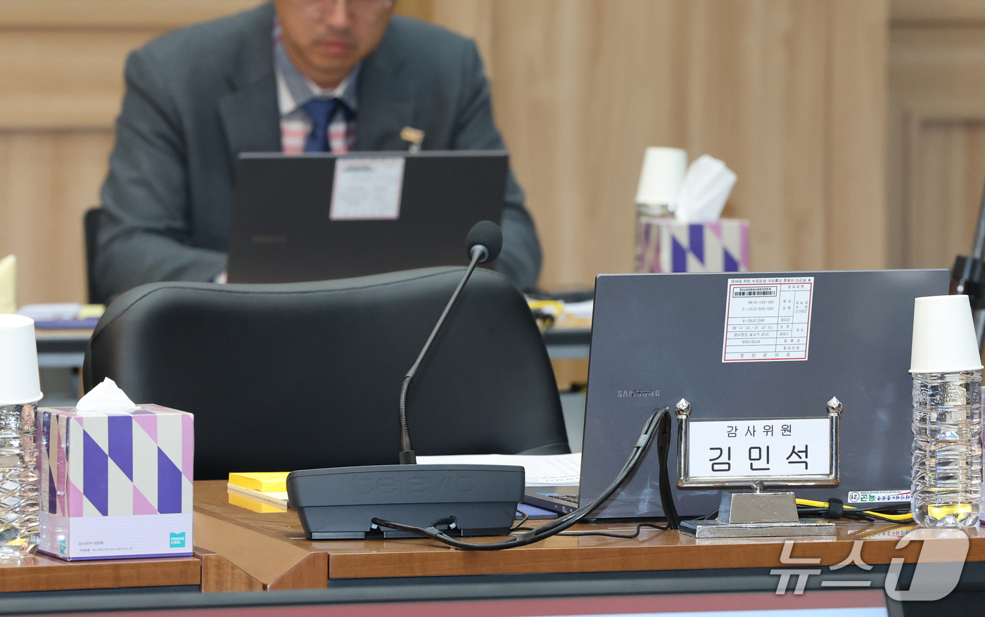 (계룡=뉴스1) 김기태 기자 = 20일 충남 계룡대에서 열린 국회 국방위원회의 해군본부에 대한 국정감사에서 김민석 더불어민주당 의원 자리가 비어 있다. 2026.10.20/뉴스1