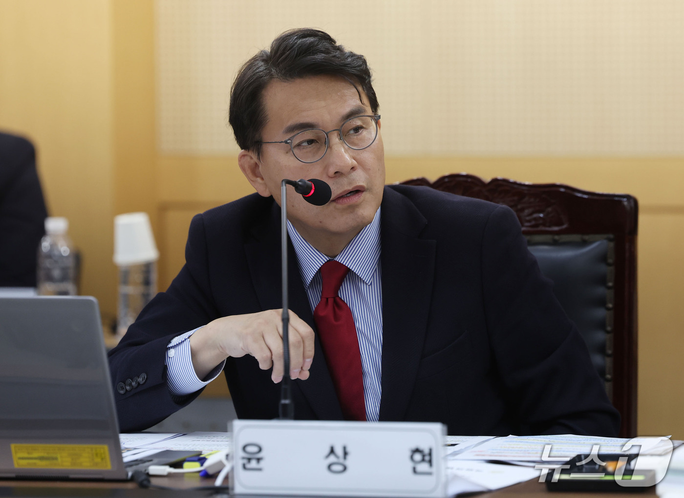 (광주=뉴스1) 박지현 기자 = 윤상현 국민의힘 의원이 20일 전남광주통합특별시 동구 광주지방법원에서 열린 국회 법제사법위원회의 광주·전주·대전·제주 지역 각급 법원에 대한 국정감 …