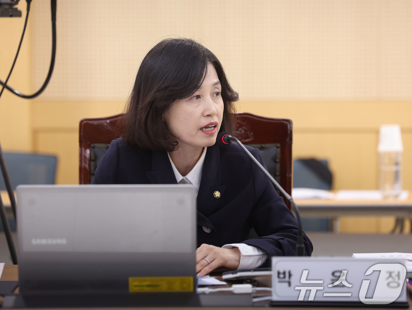 (광주=뉴스1) 박지현 기자 = 박은정 조국혁신당 의원이 20일 전남광주통합특별시 동구 광주지방법원에서 열린 국회 법제사법위원회의 광주·전주·대전·제주 지역 각급 법원에 대한 국정 …