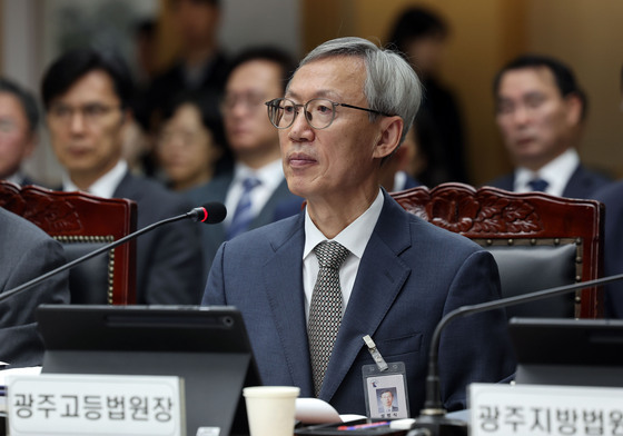 [국감] 질의 듣는 설범식 광주고법원장