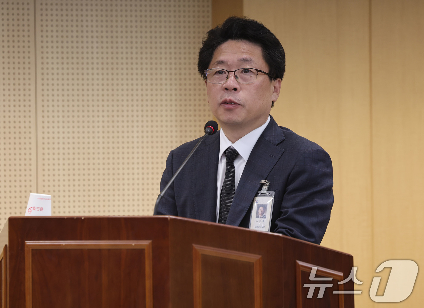 (광주=뉴스1) 박지현 기자 = 김성흠 해남지원장이 20일 전남광주통합특별시 동구 광주지방법원에서 열린 국회 법제사법위원회의 광주·전주·대전·제주 지역 각급 법원에 대한 국정감사에 …